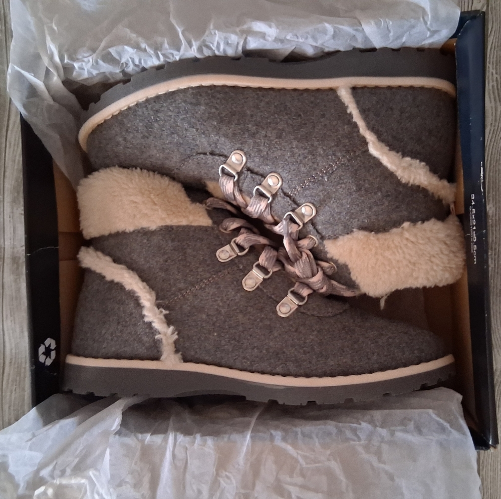 🔥3/$70 🎉2xHP🎉 *NIB* Dr. Scholl's "Be Enchanted" Girl's Shearling Boots